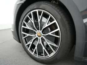 Porsche Taycan (2023) thumbnail 39