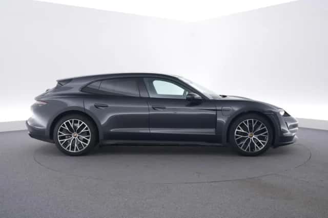 Porsche Taycan (2023) thumbnail 6