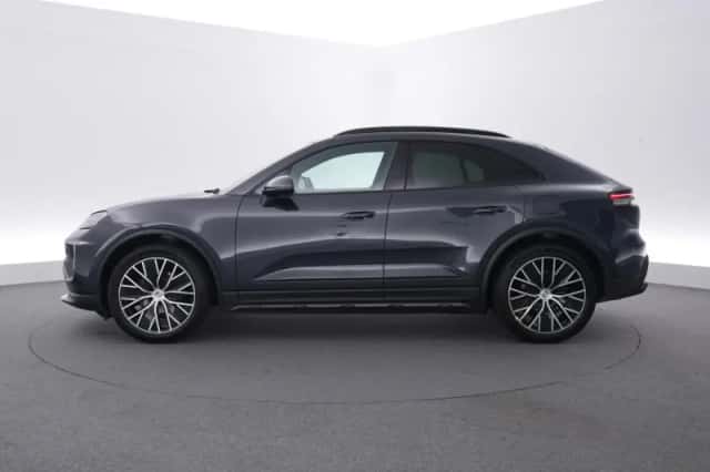 Porsche Macan (2026) thumbnail 2