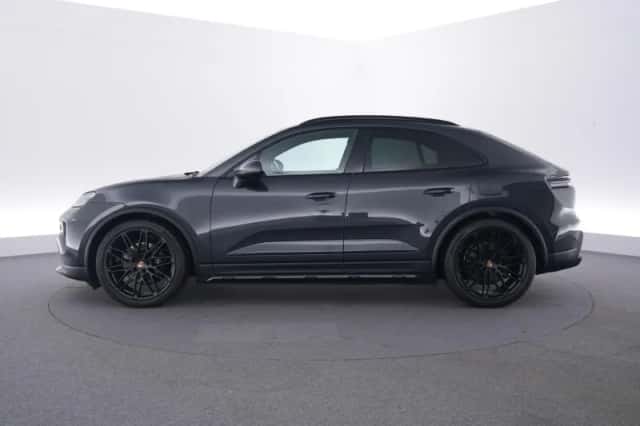 Porsche Macan (2026) thumbnail 2