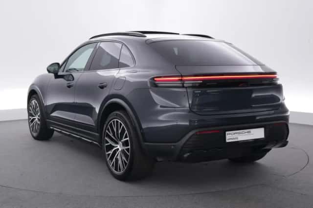 Porsche Macan (2026) thumbnail 3