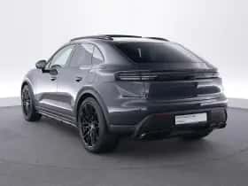 Porsche Macan (2026) thumbnail 3