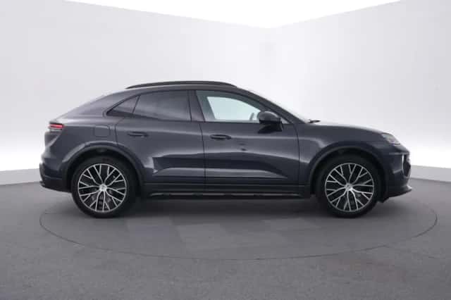 Porsche Macan (2026) thumbnail 6