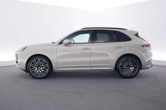 Porsche Cayenne (2025) thumbnail 2
