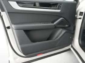 Porsche Cayenne (2025) thumbnail 16