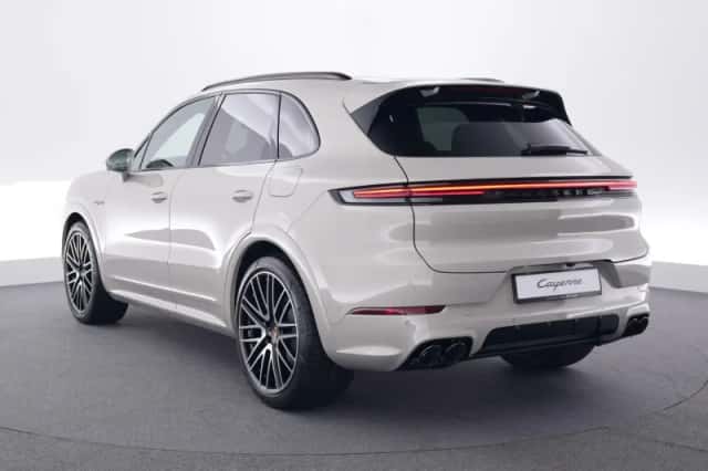 Porsche Cayenne (2025) thumbnail 3
