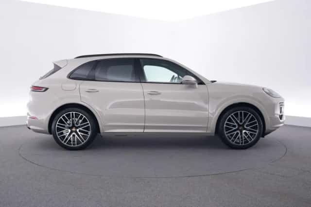 Porsche Cayenne (2025) thumbnail 6
