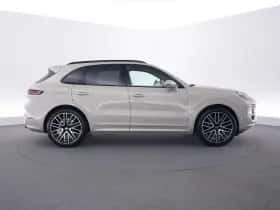 Porsche Cayenne (2025) thumbnail 6