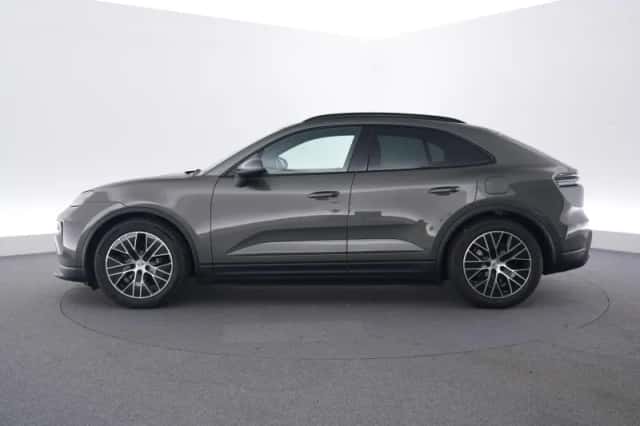 Porsche Macan (2026) thumbnail 2