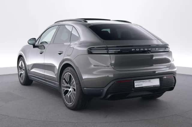Porsche Macan (2026) thumbnail 3