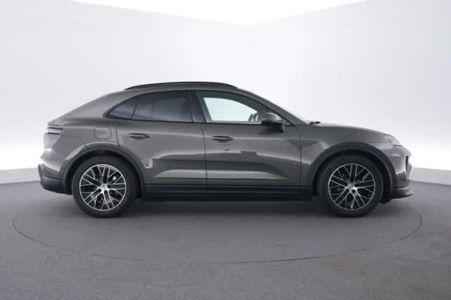 Porsche Macan (2026) thumbnail 6