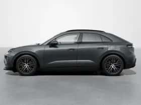 Porsche Macan (2025) thumbnail 2