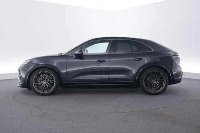 Porsche Macan (2025) thumbnail 2