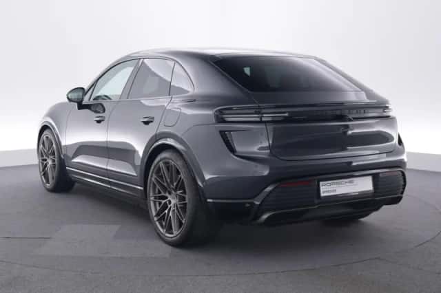 Porsche Macan (2025) thumbnail 3