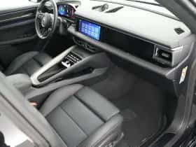 Porsche Macan (2025) thumbnail 24
