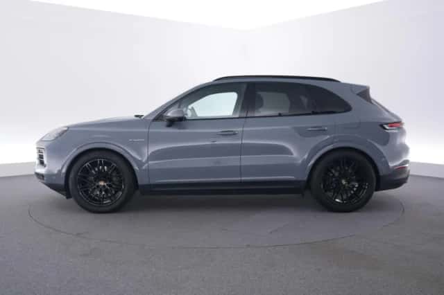Porsche Cayenne (2024) thumbnail 2