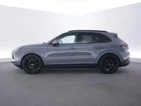 Porsche Cayenne (2024) thumbnail 2