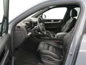 Porsche Cayenne (2024) thumbnail 12