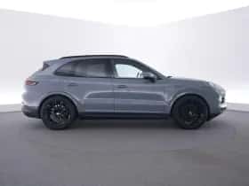 Porsche Cayenne (2024) thumbnail 6
