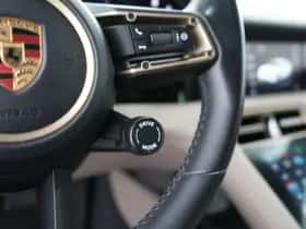 Porsche Taycan (2023) thumbnail 26
