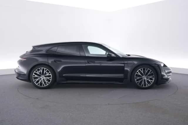 Porsche Taycan (2023) thumbnail 6