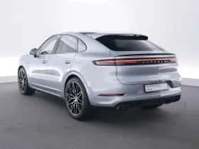 Porsche Cayenne (2025) thumbnail 3