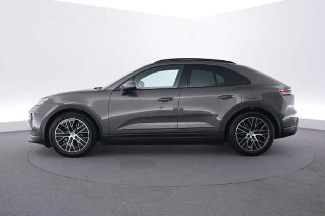 Porsche Macan (2026) thumbnail 2