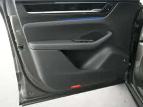 Porsche Macan (2026) thumbnail 16
