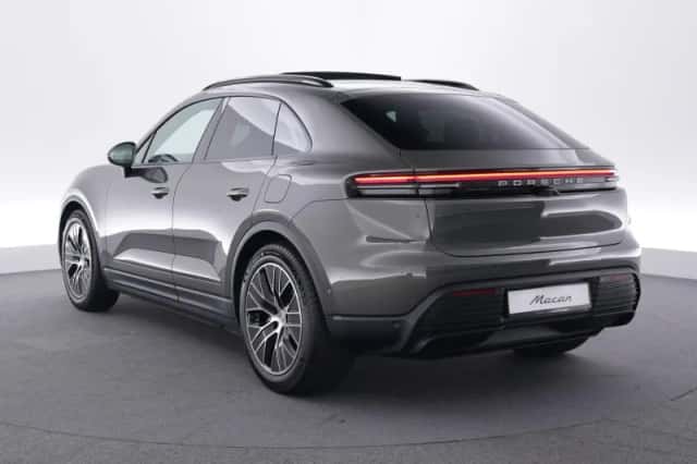 Porsche Macan (2026) thumbnail 3