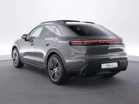 Porsche Macan (2026) thumbnail 3