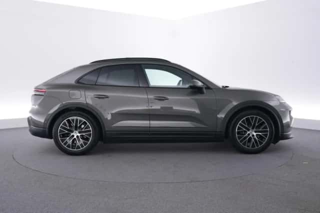 Porsche Macan (2026) thumbnail 6