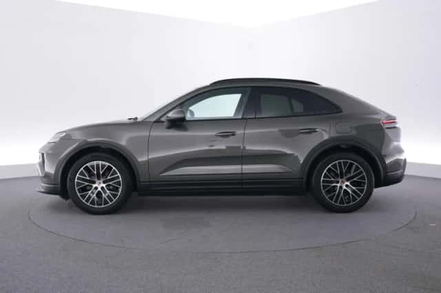 Porsche Macan (2026) thumbnail 2