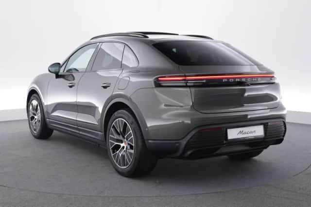 Porsche Macan (2026) thumbnail 3