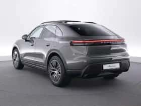 Porsche Macan (2026) thumbnail 3