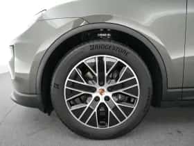 Porsche Macan (2026) thumbnail 36