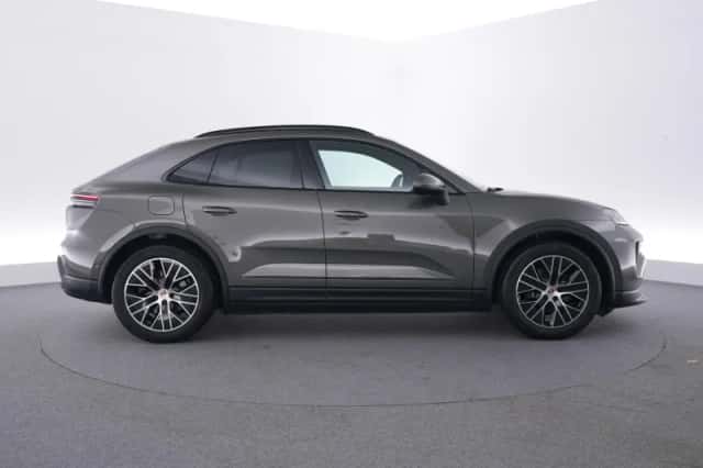 Porsche Macan (2026) thumbnail 6