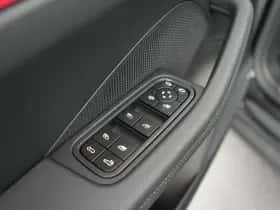 Porsche Macan (2026) thumbnail 15