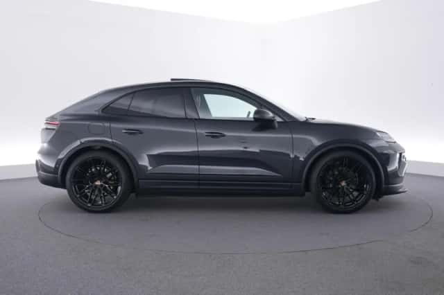 Porsche Macan (2026) thumbnail 6