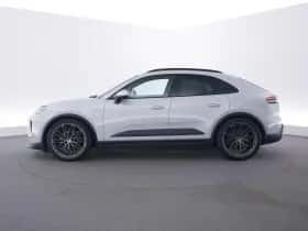 Porsche Macan (2024) thumbnail 2