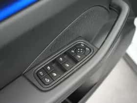 Porsche Macan (2024) thumbnail 16