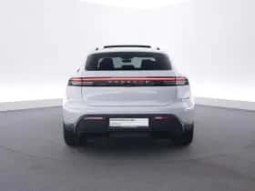 Porsche Macan (2024) thumbnail 4