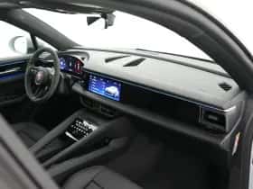 Porsche Macan (2024) thumbnail 35