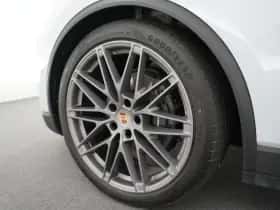 Porsche Macan (2024) thumbnail 40