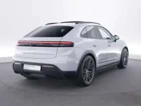 Porsche Macan (2024) thumbnail 5