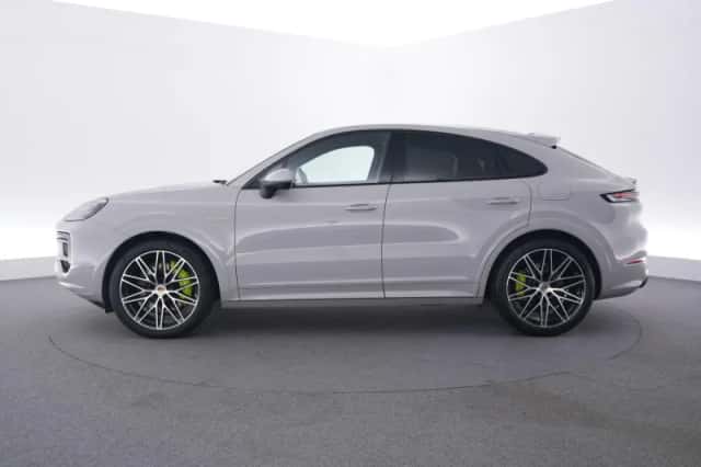 Porsche Cayenne (2024) thumbnail 2