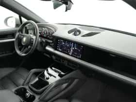 Porsche Cayenne (2024) thumbnail 38