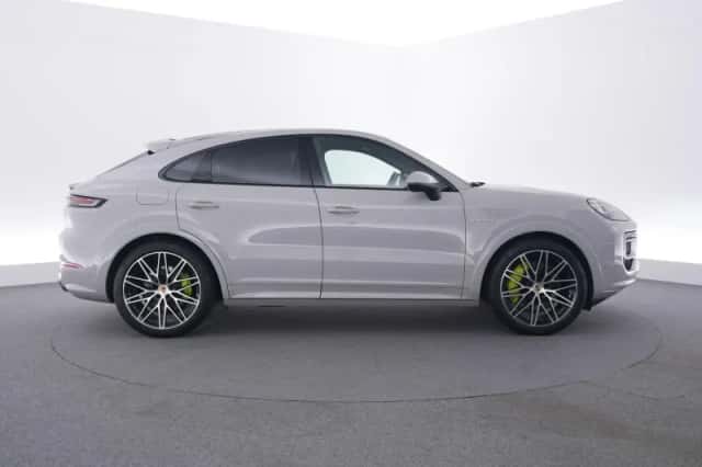 Porsche Cayenne (2024) thumbnail 6