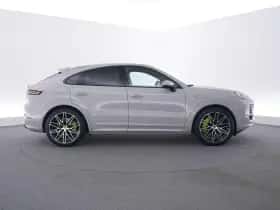 Porsche Cayenne (2024) thumbnail 6