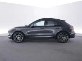 Porsche Macan (2022) thumbnail 2