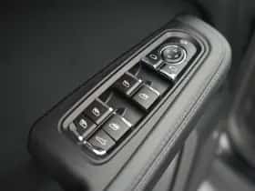 Porsche Macan (2022) thumbnail 15